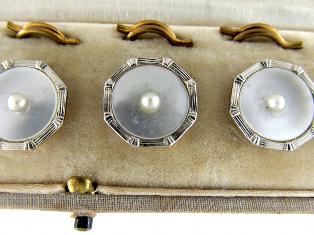 Mother of Pearl & Gold Buttons in Original Case (951D) | The Antique ...